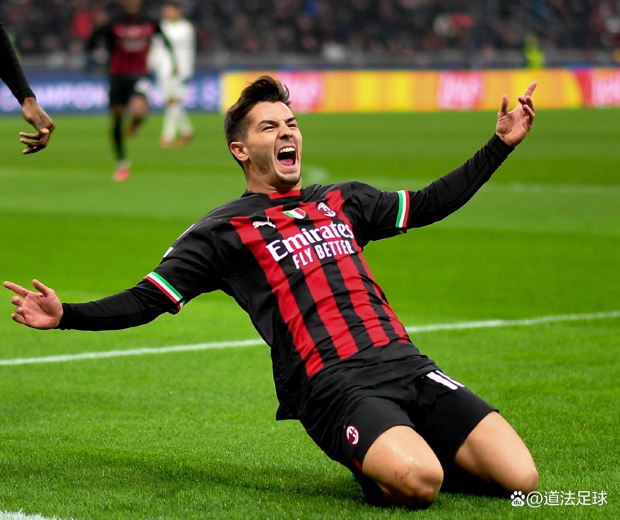 九游娱乐中国-今晚AC米兰远射贴柱：荷甲节点到来，震撼外界，心理建设被强调