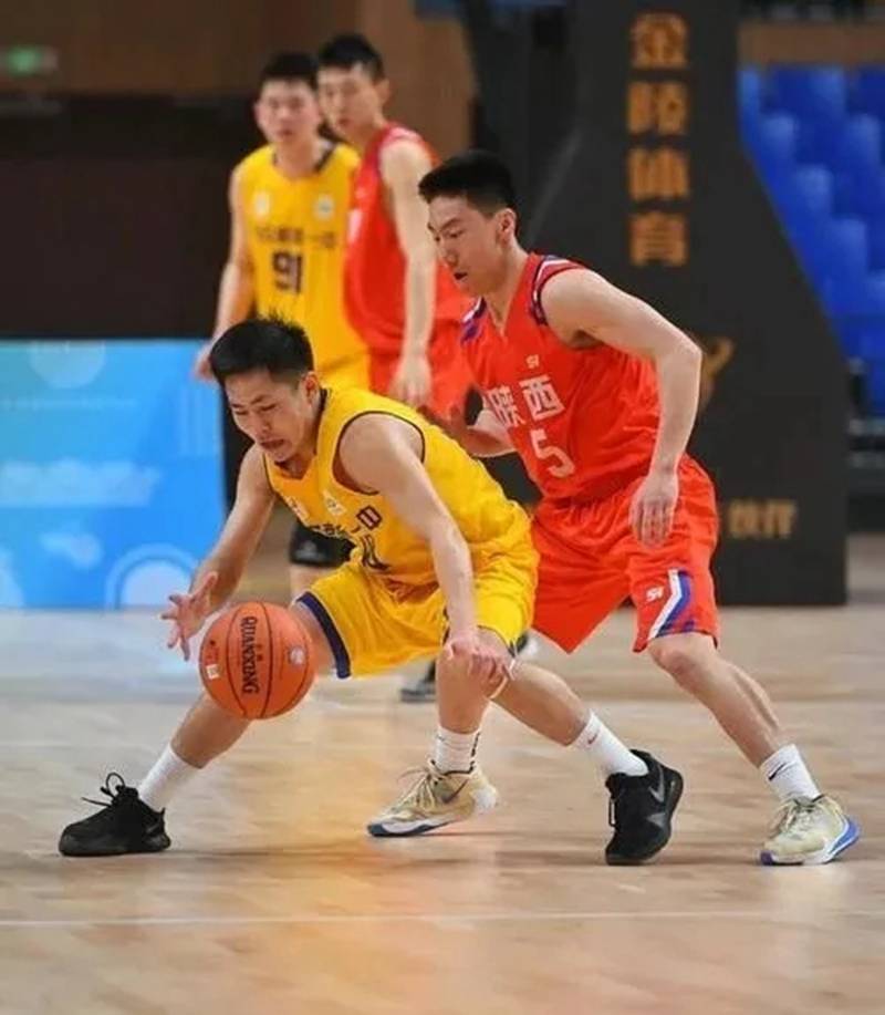 九游娱乐中国-包含冲刺阶段体能课后，深圳男篮战术微调备战社区盾，更衣室稳定，赛程密集仍需轮换的词条